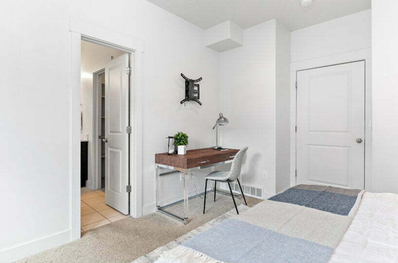 Photo of workstation in furnished 3 bedroom townhome located near Salt Lakw City, UT. Corporate housing.
