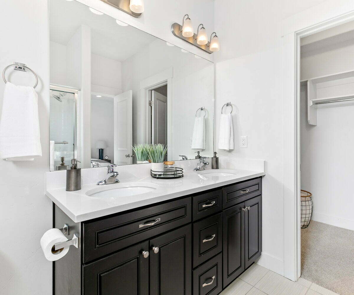 Photo of master bath in furnished 3 bedroom townhome near Salt Lake City, UT. Corporate housing.