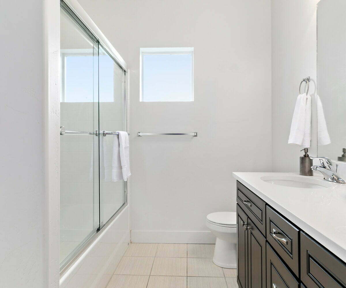 Photo of main bathroom in furnished 3 bedroom townhome near Salt Lake City, UT.