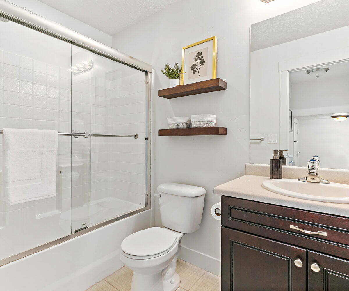 Photo of main bathroom in furnished 3 bedroom townhome near Salt Lake City, UT. Corporate housing.